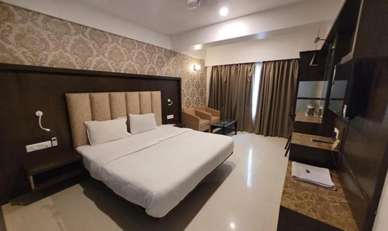 Fabhotel Prime Sapphire Regency Vadodara Exterior foto