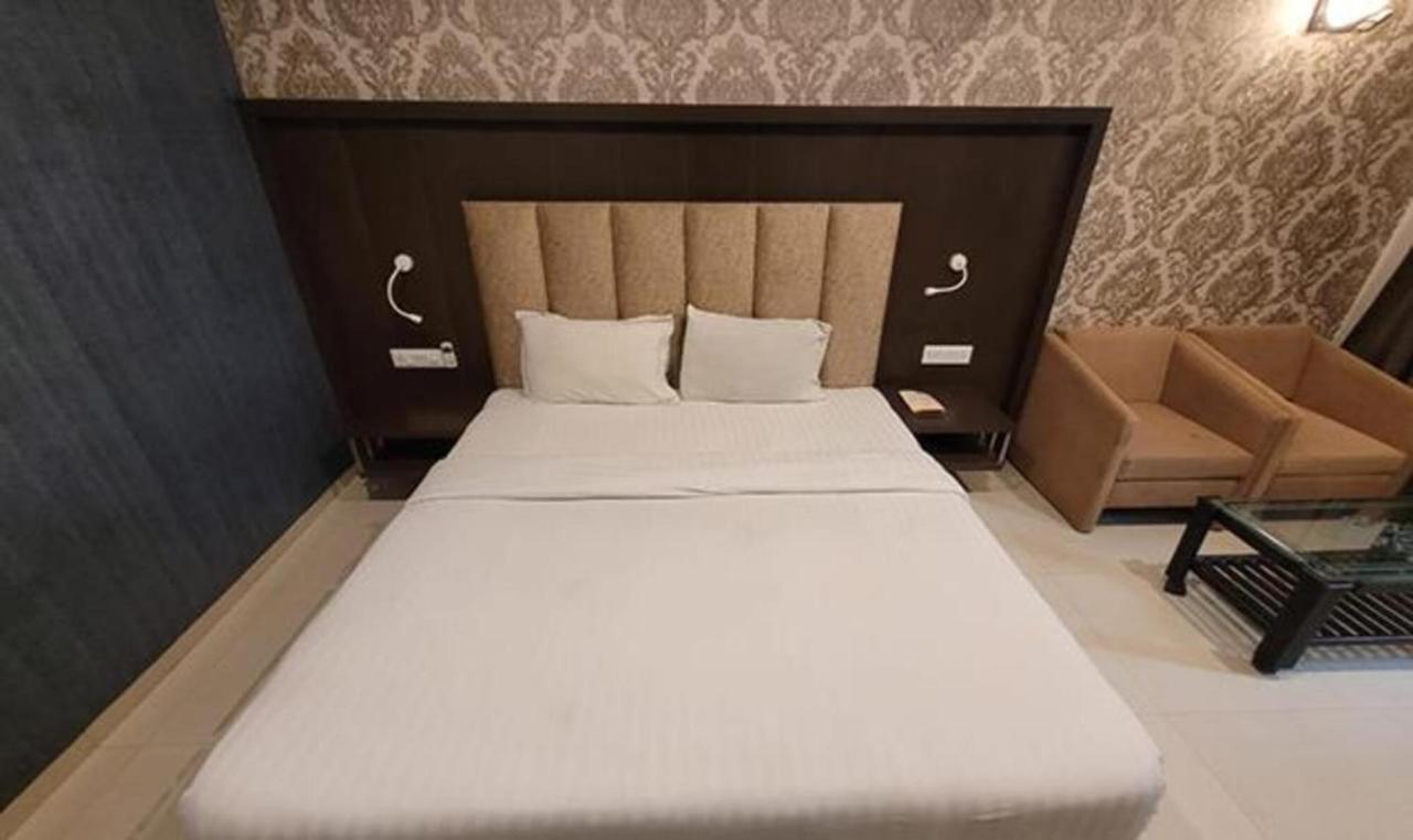 Fabhotel Prime Sapphire Regency Vadodara Exterior foto